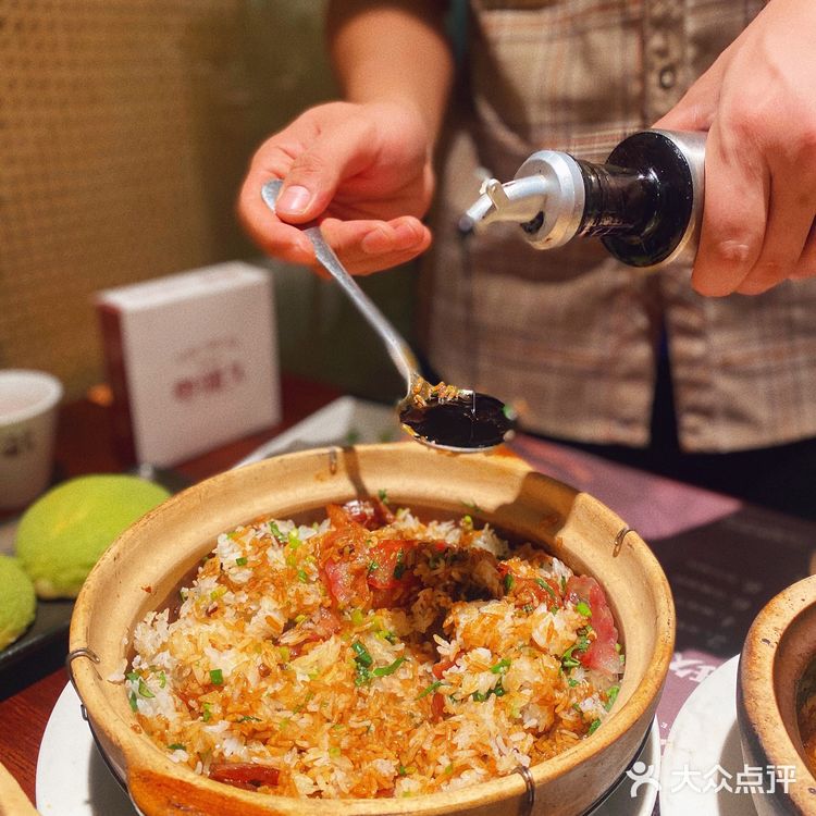 武汉探店🍲万物可啫江汉路宝藏餐厅「粤啫久」