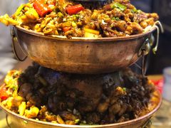 招牌双层蛙锅-沪小二炭火蛙锅(淮海中路美食不夜城店)