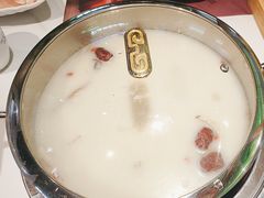 -洪氏嗨捞·广东猪肚鸡·椰子鸡火锅(西咸万象城店)