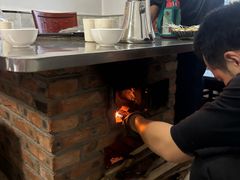 -粘豆包柴火铁锅炖