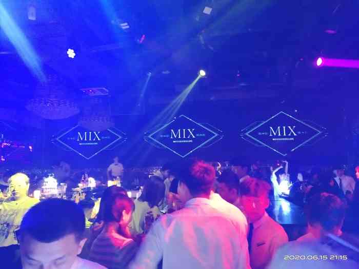 mix酒吧(曼度文化广场店)-"与朋友约饭,饭后听说定了酒吧,就跟着去体.