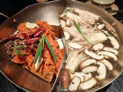 菌菇鸳鸯锅-色響火锅(恒隆广场店)