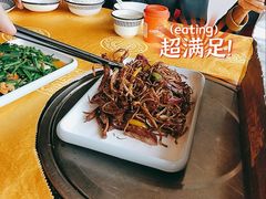 茶树菇炒牛柳-东方之猪四更烤乳猪(金垦总店)