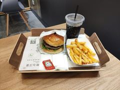 牛泰极汉堡套餐-龙治汉堡(中华城店)