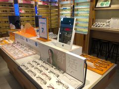 -LOOK眼镜·蔡司依视路配镜(宝山万达店)