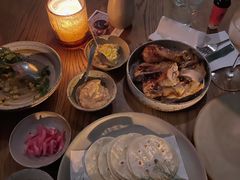 烟熏三文鱼配烤饺子皮和芥末籽酱-BOR Eatery(安福路店)