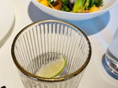 圣培露天然充气矿泉水-Mogul Eatery·大亨餐酒馆