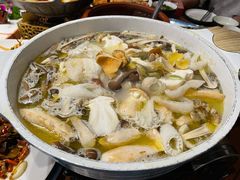 -老滇山寨•云南特色菜•地方菜•民族风情歌舞表演(金碧店)