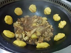 -东北烧烤铁锅炖水库鱼
