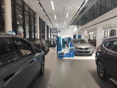 -上海宝信宝马4S店