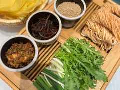 煎饼卷大葱-村长家的疙瘩汤·东营菜(东营茶城店)