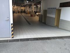 -杭州中沃沃尔沃4S店(滨江区店)