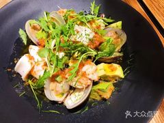 溫熱海鮮沙拉配牛油果-Mercato莫卡多露台餐厅与酒吧(K11店)