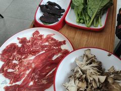 -毛辣果·贵州红酸汤牛肉火锅(西单店)