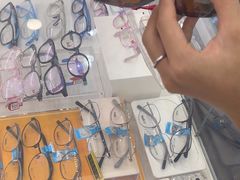 -美式眼镜·授权蔡司.依视路.尼康.豪雅.明月(人民广场店)