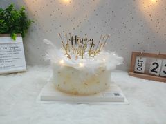 8寸进口淡奶油满天星皇冠-Miss蜜思烘焙(城市广场店)