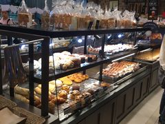面包甜点陈列柜-红跑车(三牌楼店)