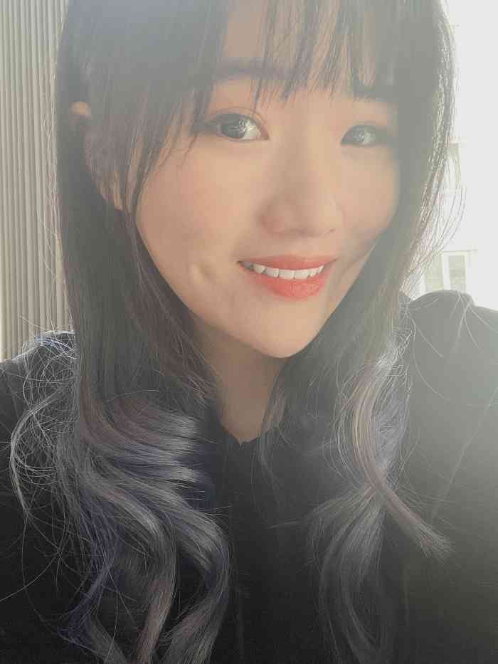 爱秀护肤造型(春风路店)-"【项目】染发 剪发一楼有旋转楼梯走上二.