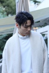 -一家只做男发烫染的店