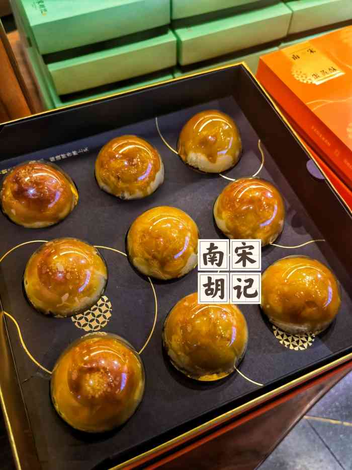 南宋胡记(西湖旗舰店)-"荷花酥超级超级甜腻…店里有免费试吃,建议.