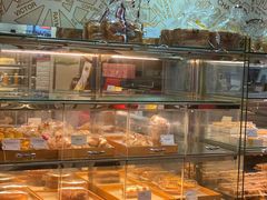 面包甜点陈列柜-可颂坊(凉城店)