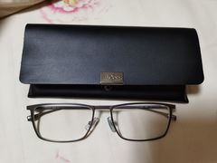 -黄益静眼镜行