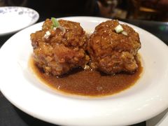 鸭蛋黄狮子头-梅飞酒家(桑园路店)