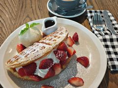 草莓松饼-ROAST coffee & eatery
