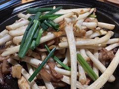 -帅巴人舅母子腊蹄民俗村