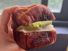 斑斓糯米黄油碱水吐司-PAOPAO Bakery&Café(港汇店)