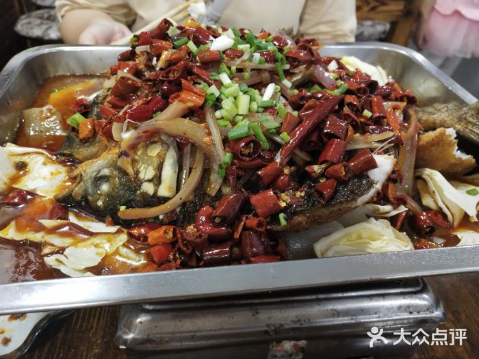 小球滚滚湘菜馆·烤鱼·口味虾(太平街店)招牌烤鱼图片