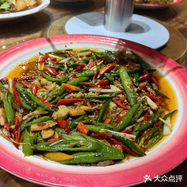 环境：没有包间，只有大堂和外摆，有点热