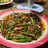 环境：没有包间，只有大堂和外摆，有点热