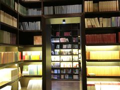 -钟书阁(松江泰晤士小镇店)