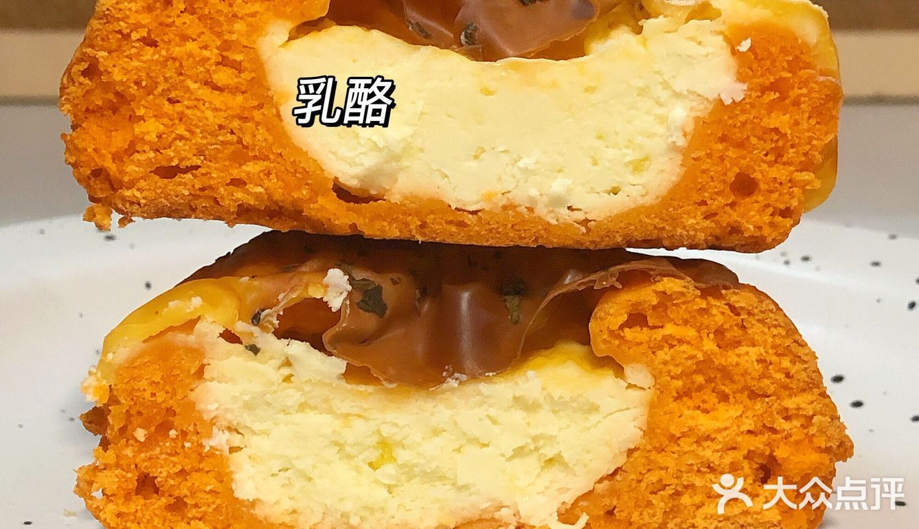 口感很扎实、饱腹感强，馅儿还是有加糖