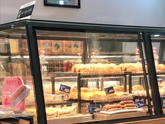 面包甜点陈列柜-琳琅烘焙蛋糕店(丽城店)