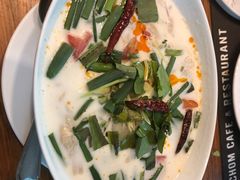 -Chom Cafe and Restaurant