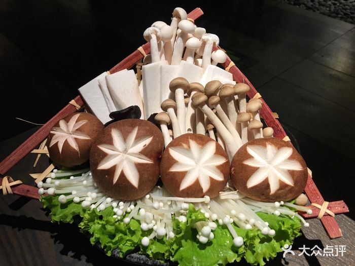 凑凑火锅·茶憩(来福士广场长宁店)蔬菜大拼盘图片 - 第6张