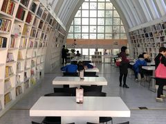 -钟书阁(松江泰晤士小镇店)