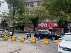 -赵一鸣零食(佛山九江镇信基广场店)