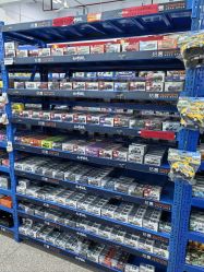 -逝水玩具折扣店