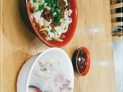 -雷祖芳老妈蹄花店