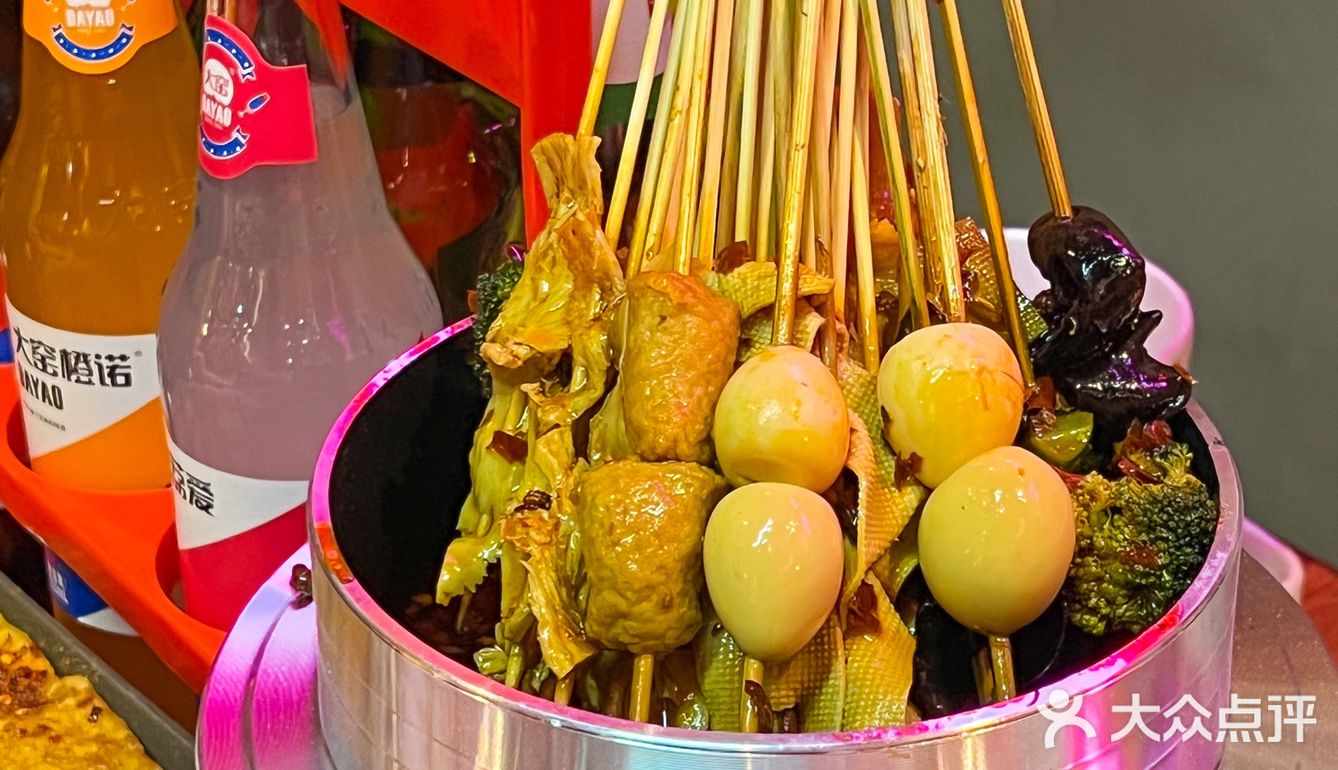 火爆济南的老金烧烤来青岛啦‼️肉串夹饼喷香