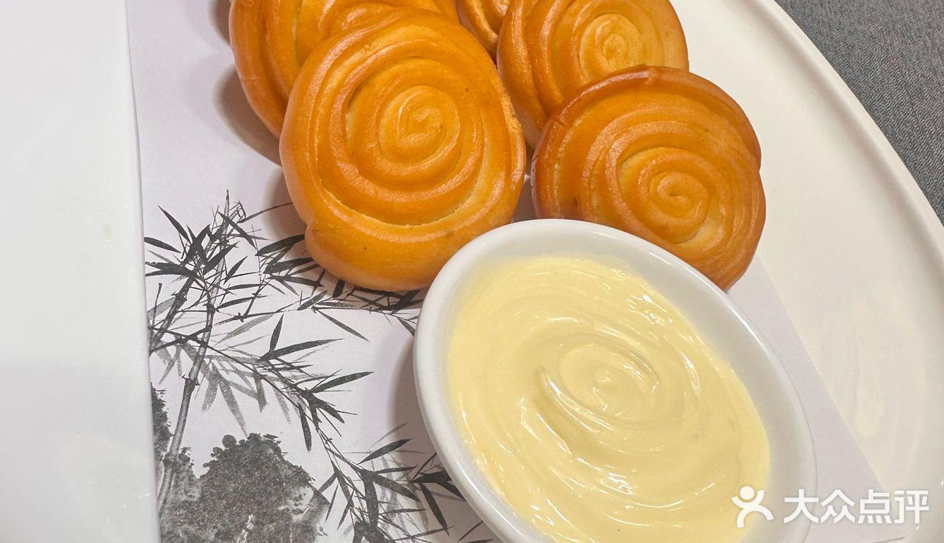 他家点心最近上新不少，这个糯米外皮晶莹剔透