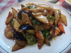 地三鲜-东北哈尔滨酱骨头馆房掌柜铁锅炖