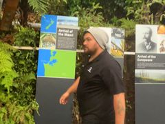 -怀托摩萤火虫洞