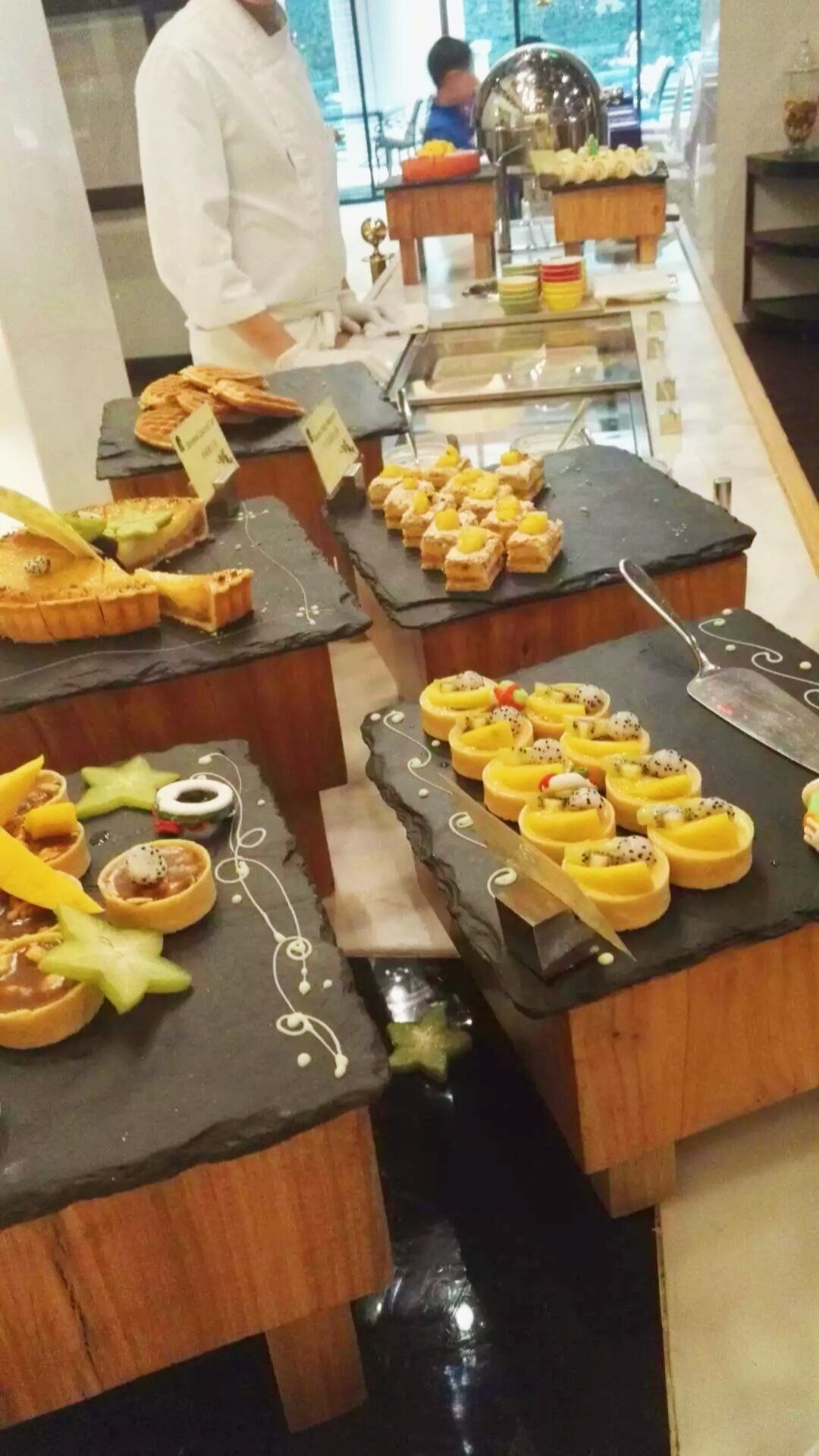 这家自助餐的甜品好吃到爆炸