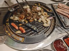 -山野的朋友露营炭火烤肉