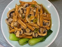 口蘑炒腐竹-石羊农庄