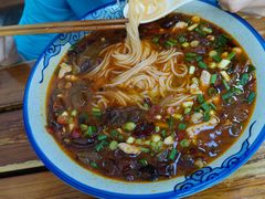 酸菜肉丝米线-小麻抄手(共建路店)